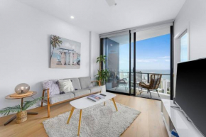 Coastal Chic 2 Bed Apt in Broadbeach